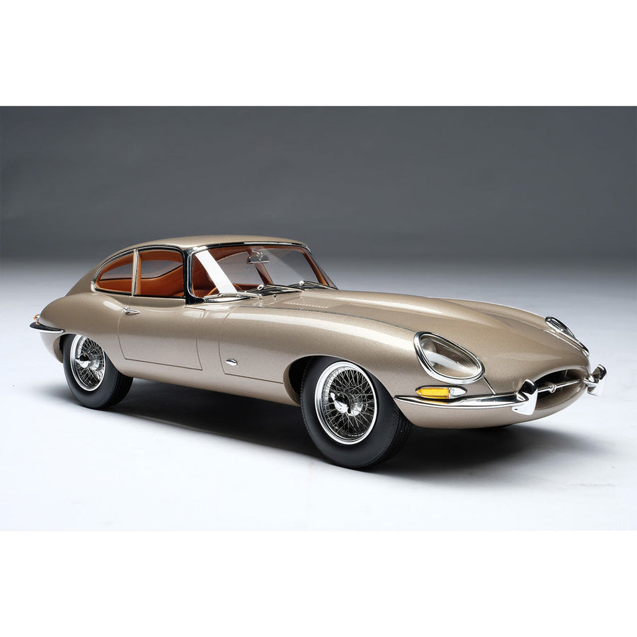 Jaguar E-Type Coupe - Road & Track 1:18 Scale