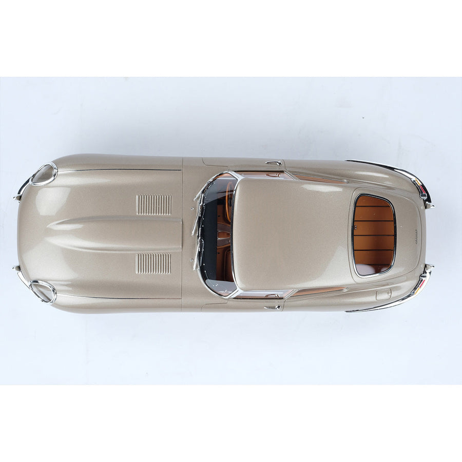 Jaguar E-Type Coupe - Road & Track 1:18 Scale