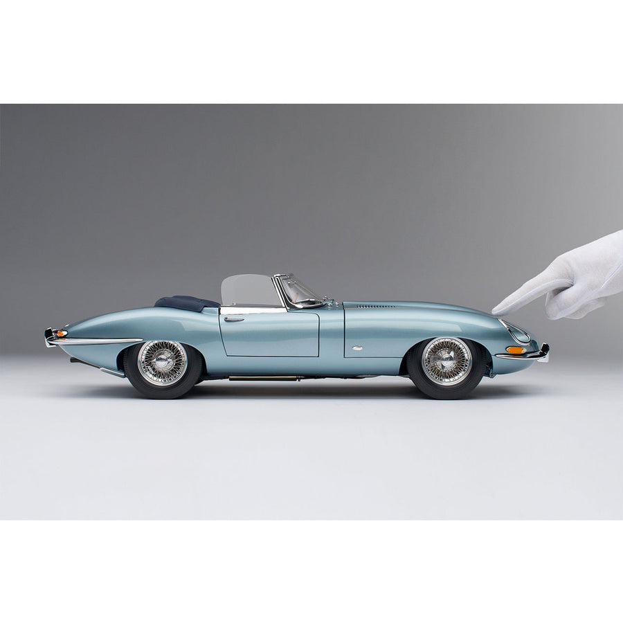 Jaguar E-Type Roadster 1:8 Scale